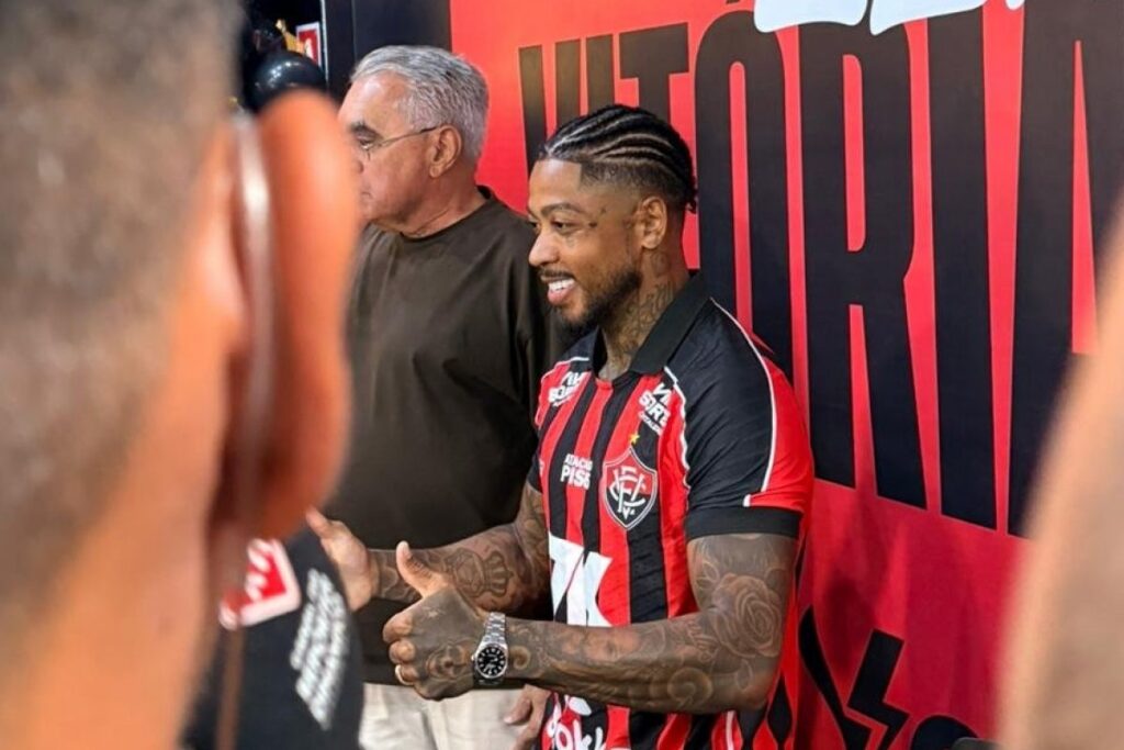 Marinho Retorna ao Vitória: ‘Vou Te Provar’, Afirma Atacante em Encontro com Torcedores Marinho Retorna ao Vitória: 'Vou Te Provar', Afirma Atacante em Encontro com Torcedores