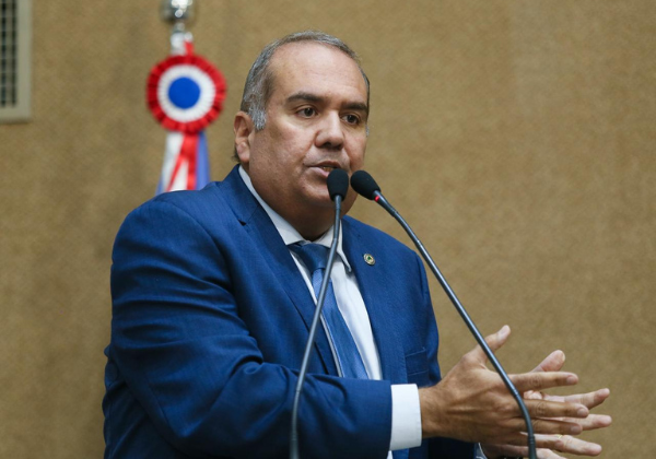 Sandro Régis Recebe Coronel com Abrços Abertos e Expectativas Futuras Sandro Régis Recebe Coronel com Abrços Abertos e Expectativas Futuras