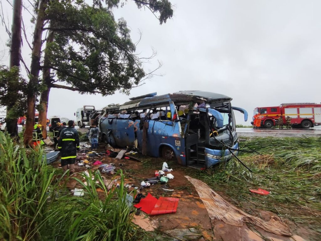 Tragédia em Minas Gerais: Passageira alerta sobre superlotação em ônibus antes de acidente fatal