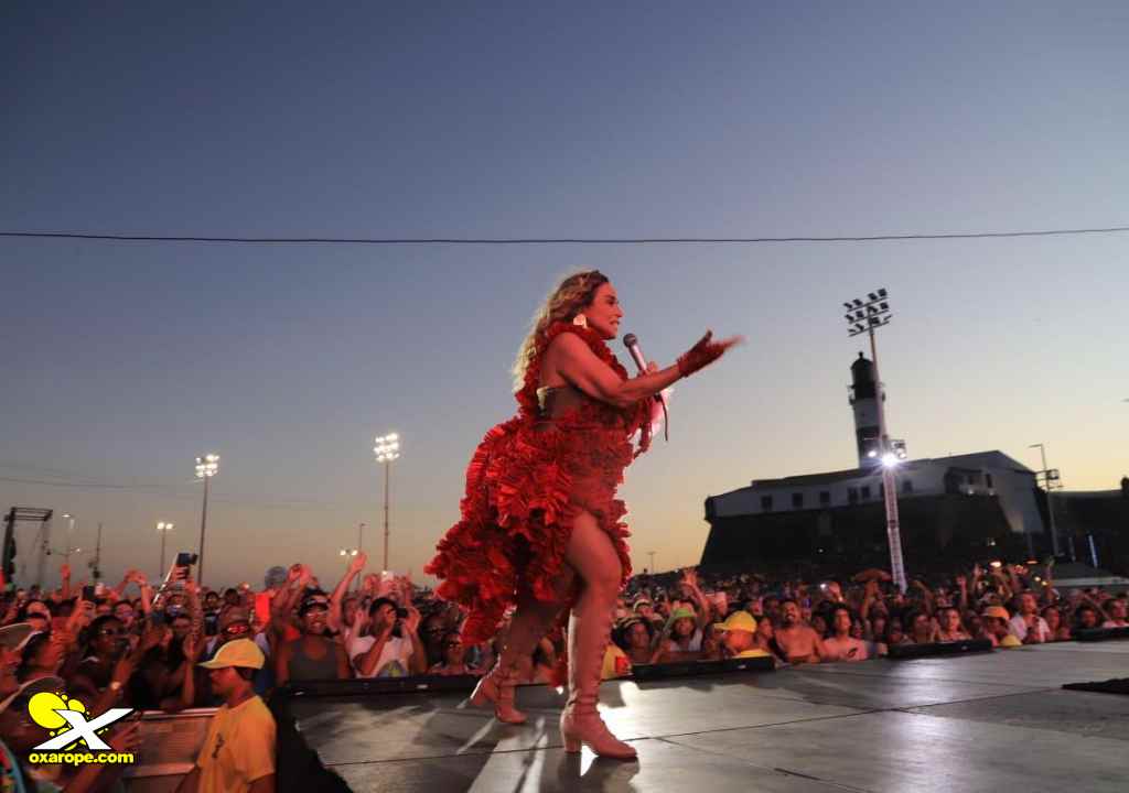 Turistas Celebram o Primeiro Pôr do Sol de 2026 com Show Gratuito de Daniela Mercury no Farol da Bar