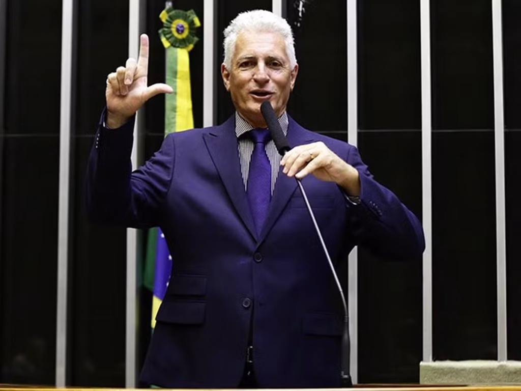 Deputado do PT Solicita Convocação de Campos Neto e Ibaneis na CPMI do INSS