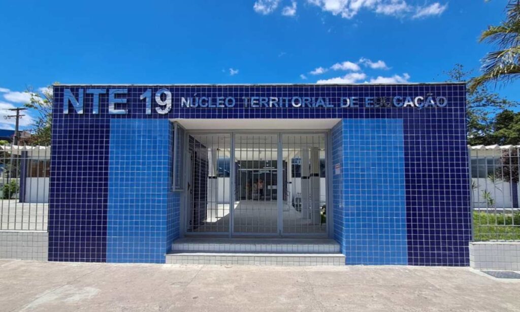 Educação em Feira de Santana: Diretor do NTE Confirma Preparação das Escolas para o Ano Letivo 2024 Educação em Feira de Santana: Diretor do NTE Confirma Preparação das Escolas para o Ano Letivo 2024