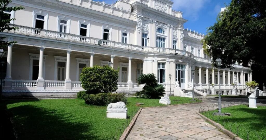 Fechamento do Museu do Palácio da Aclamação para Novo Centro Cultural em Salvador