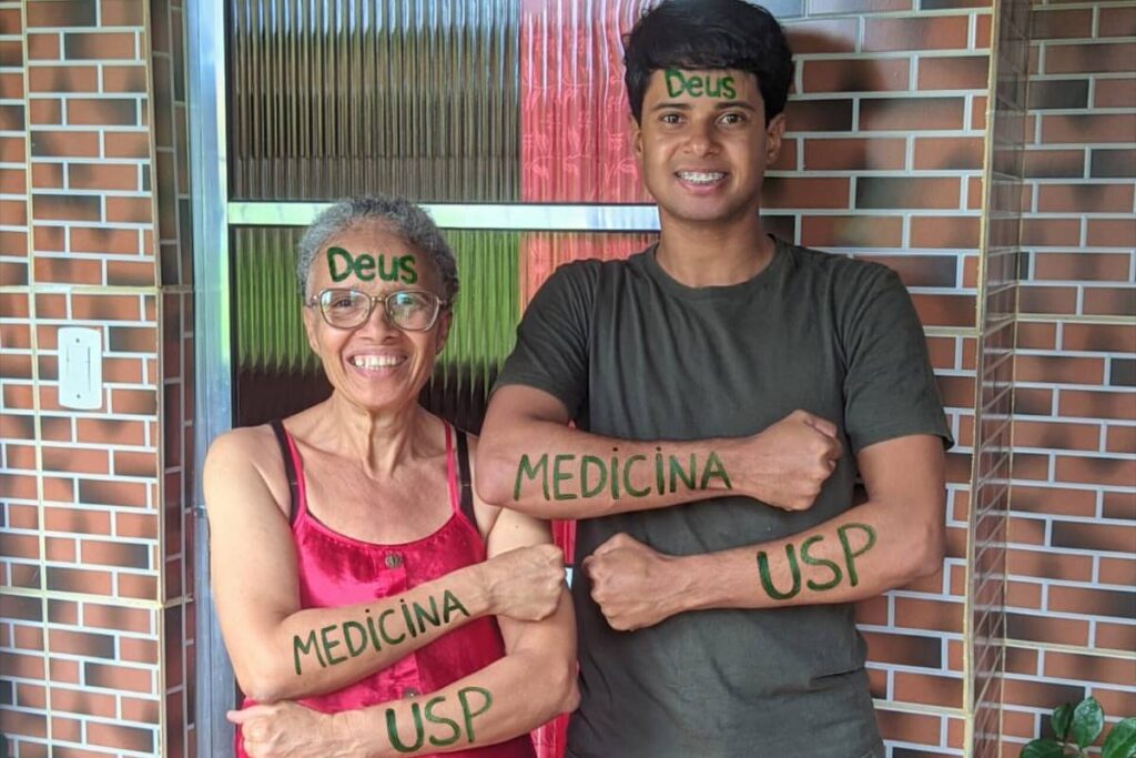 Jovem da Bahia é 1º colocado em Medicina na USP com superação e foco Jovem da Bahia é 1º colocado em Medicina na USP com superação e foco