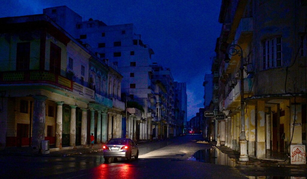Queda do Turismo em Cuba: A Indústria Hoteleira Sofre Com a Crise Econômica