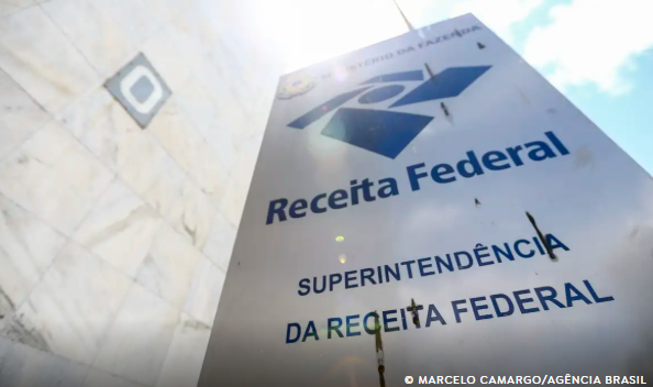 Servidores da Receita com Salários Elevados Suspeitos de Vazar Dados do STF