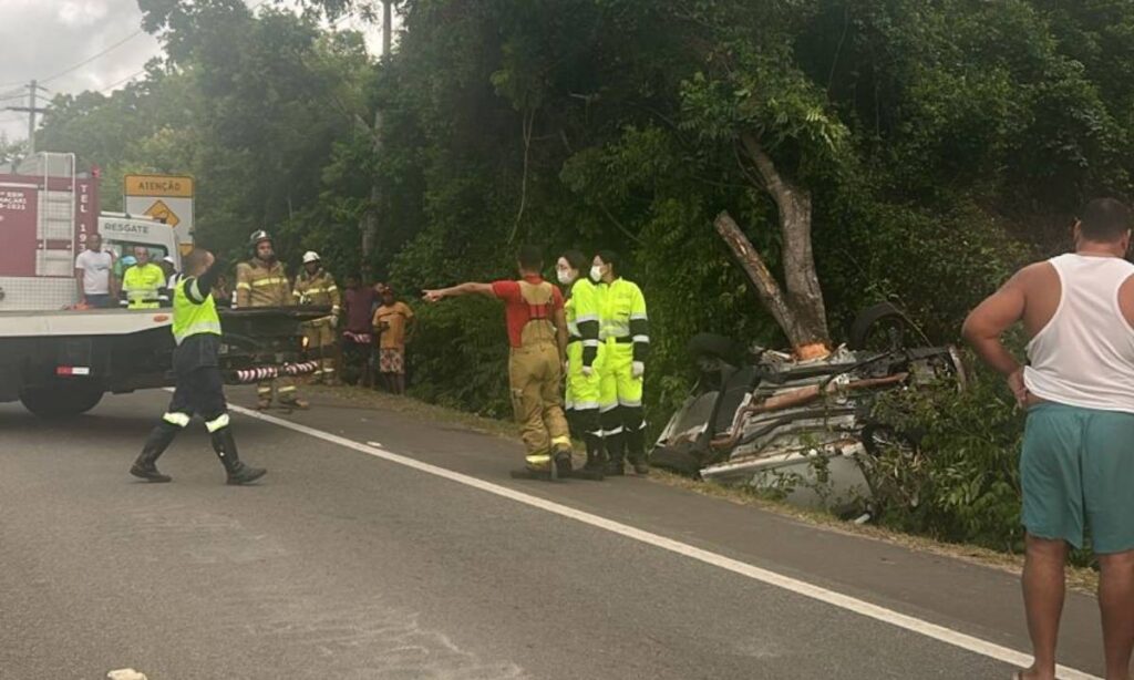 Tragédia na Bahia: Três Mortes e um Ferido Grave em Acidente de Carro Tragédia na Bahia: Três Mortes e um Ferido Grave em Acidente de Carro