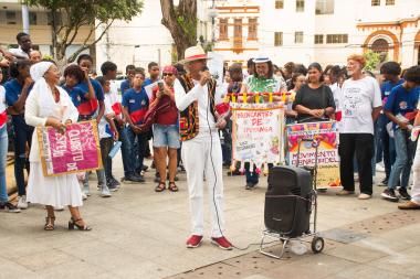Cortejo Celebra o Dia da Poesia nas Ruas de Salvador com Arte e Literatura