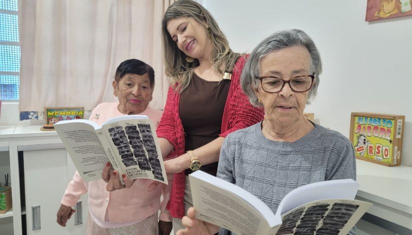 Estudantes Idosos da Rede Municipal Compartilham Suas Memórias em Livro Especial