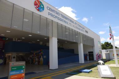 Governo do Estado Inaugura Centro Territorial de Educação Profissional em Medeiros Neto com Investim