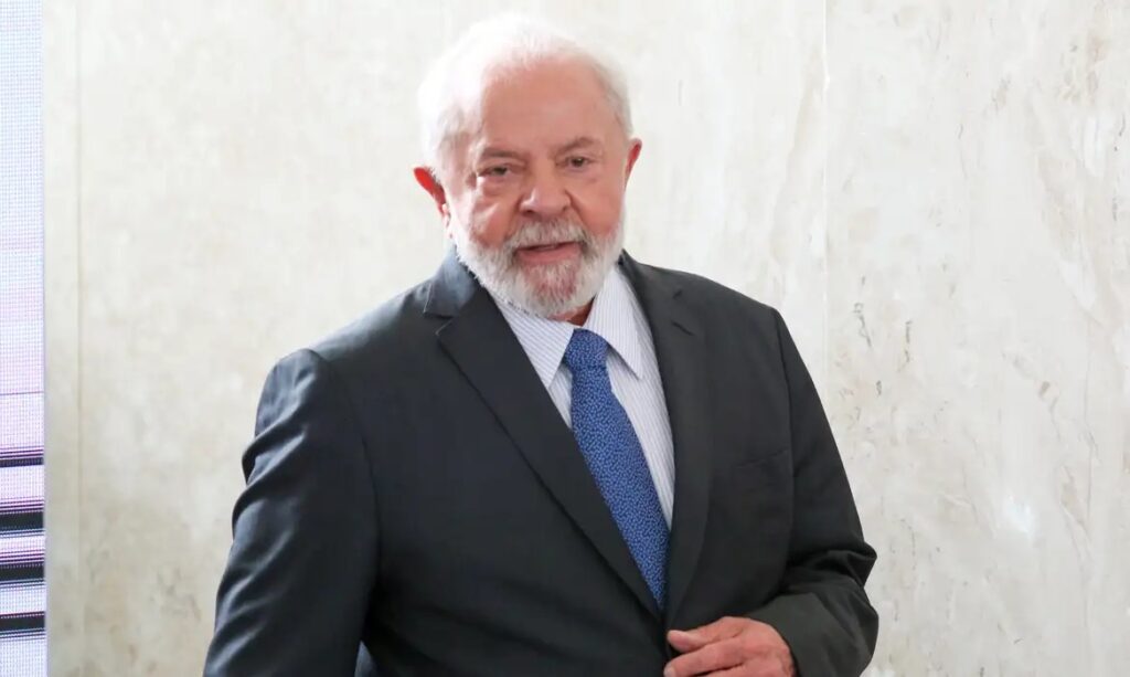 Lula Analisa Possível Retorno da Petrobras à Distribuição de Combustíveis