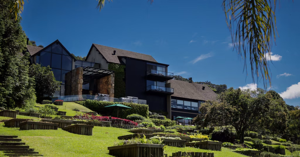 Luxo e Controvérsias: A Relação de Vorcaro com o Hotel Botanique em Campos do Jordão Luxo e Controvérsias: A Relação de Vorcaro com o Hotel Botanique em Campos do Jordão