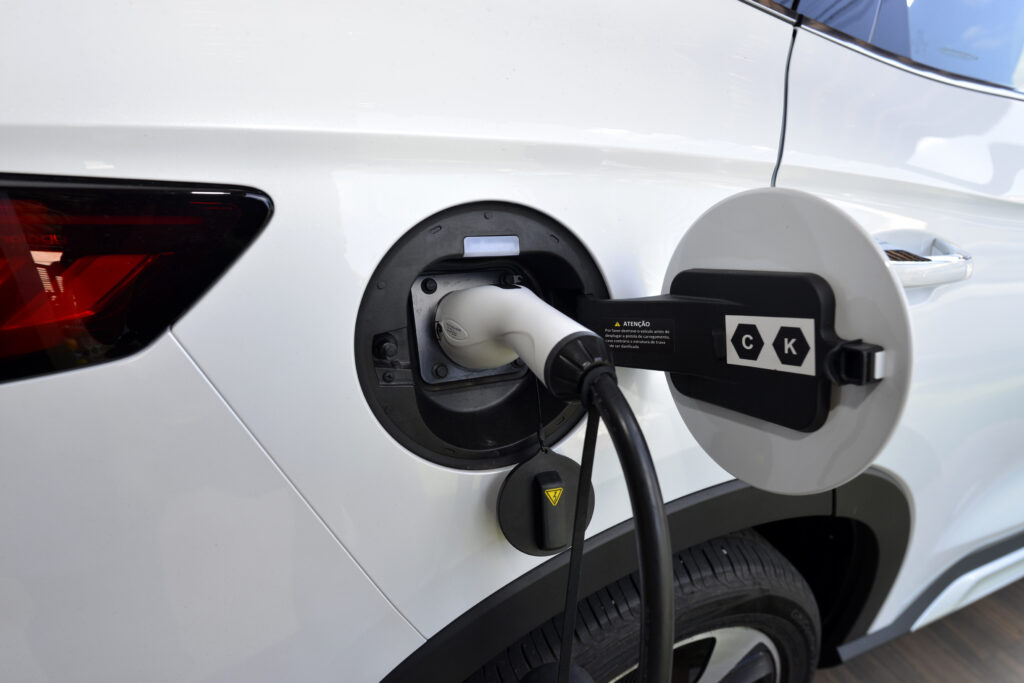 Bahia Avança em Projeto de Lei para Recarga de Carros Elétricos em Condomínios Bahia Avança em Projeto de Lei para Recarga de Carros Elétricos em Condomínios