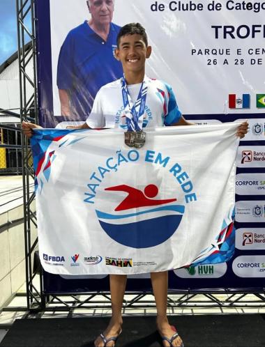 Baianos Se Destacam no Torneio Norte-Nordeste de Natação com Apoio do Governo do Estado