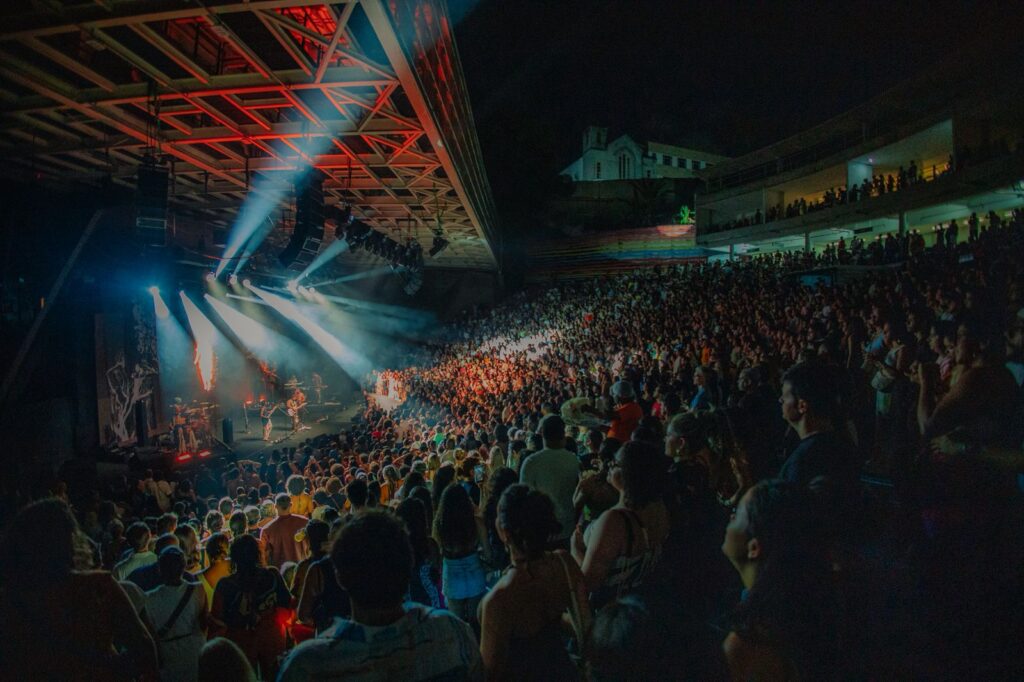 Gilsons Lança Turnê Mundial com Show Incrível em Salvador