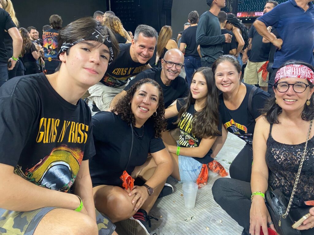 Guns N’ Roses Agita Salvador: Fãs de Todas as Gerações se Reúnem em Grande Show