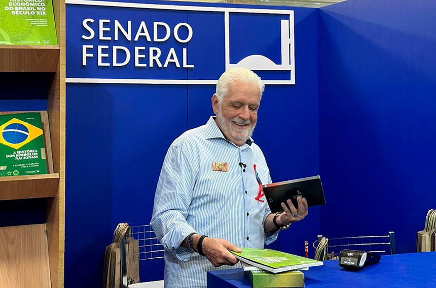 Livraria do Senado Celebra Sucesso com Quase 10 Mil Livros Vendidos na Bienal da Bahia