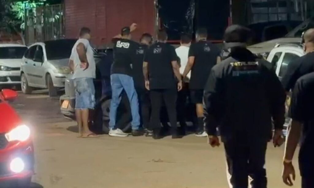 Membro da Banda de Netto Brito Sofre Acidente Elétrico Durante Show na Bahia Membro da Banda de Netto Brito Sofre Acidente Elétrico Durante Show na Bahia