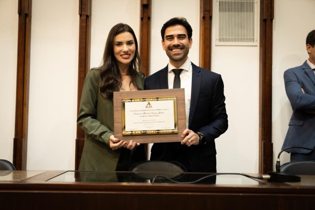 Prefeito Júnior Marabá Recebe Título de Cidadão Baiano e Celebra Diversidade Cultural Prefeito Júnior Marabá Recebe Título de Cidadão Baiano e Celebra Diversidade Cultural