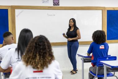 Professores da Bahia Recebem Reajuste de 5,3% e Continuam com Salário Acima do Piso Nacional Professores da Bahia Recebem Reajuste de 5,3% e Continuam com Salário Acima do Piso Nacional