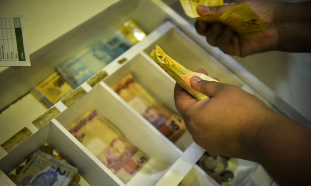 Quem Trabalha Mais Pode Receber Até 58% Menos: Estudo Revela Desigualdade Salarial no Brasil