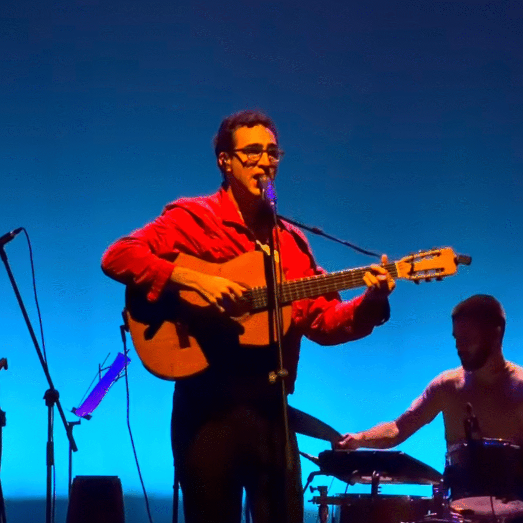 Zeca Veloso Lança Turnê com Banda em Show Imperdível no Rio de Janeiro