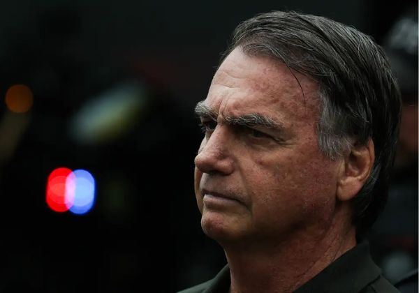 Cirurgia de Bolsonaro no DF Transcorre sem Complicações, Segundo Boletim Médico