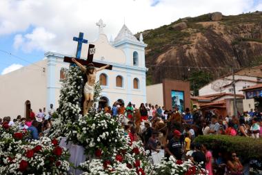 Em Milagres, Jerônimo Rodrigues Celebra Devoção e Avanços em Saúde e Infraestrutura