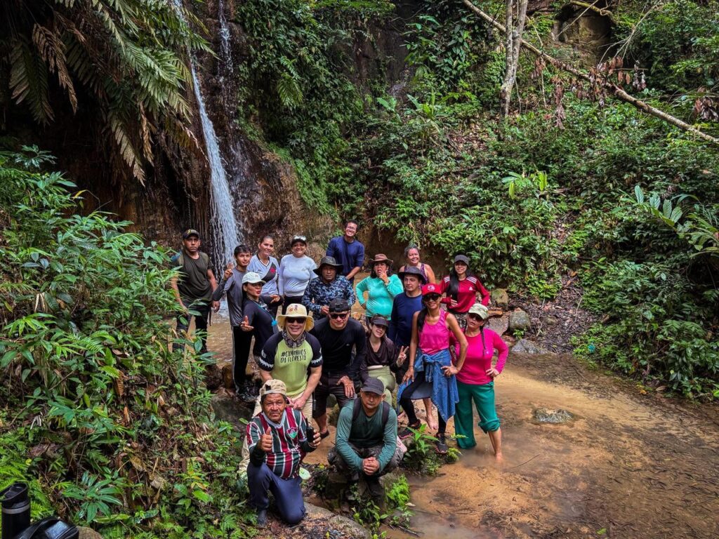 Experiência Prática em Turismo: Alunos Transformam Visita ao Parque Rocha Negra em Roteiro