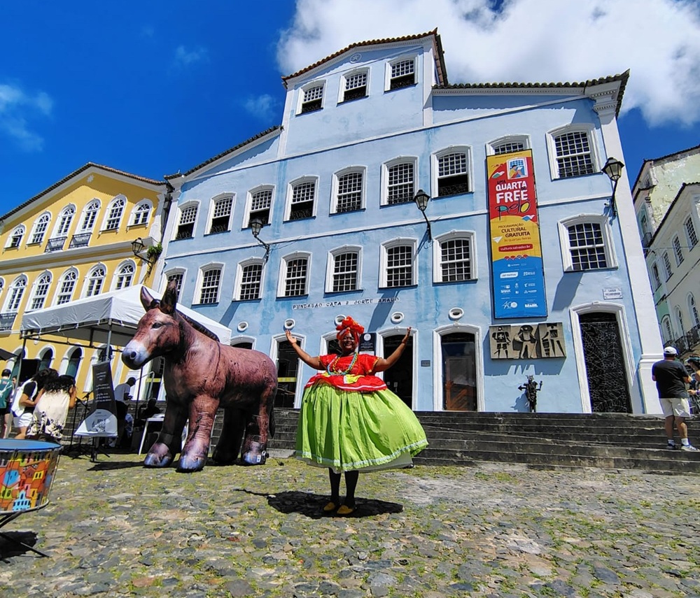 Jumento Inflável Surpreende no Pelourinho e Simboliza Mobilização em Salvador