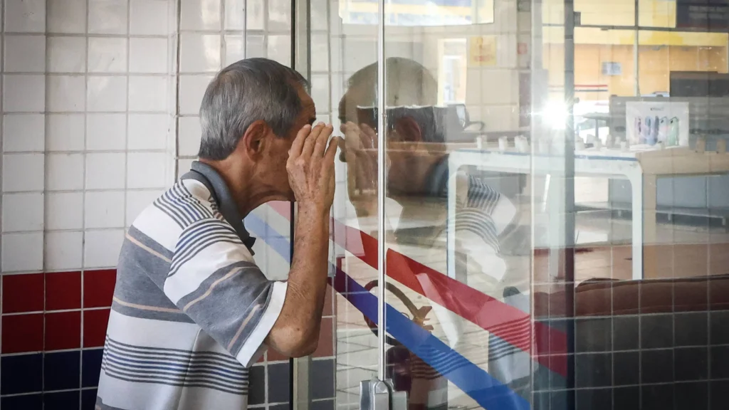 Casas Bahia enfrenta ações de despejo e risco em lojas e galpões logísticos Casas Bahia enfrenta ações de despejo e risco em lojas e galpões logísticos