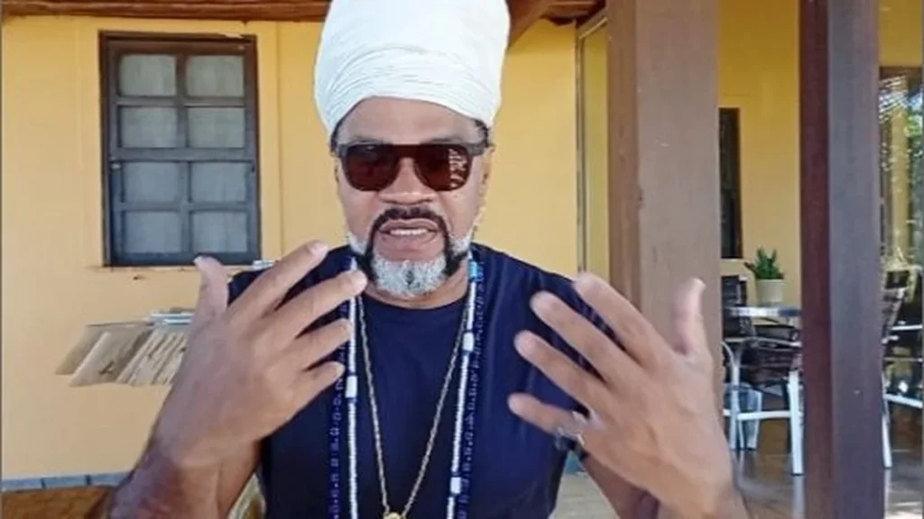 Carlinhos Brown visita Itaquena em Trancoso e destaca cultura e preservação ambiental