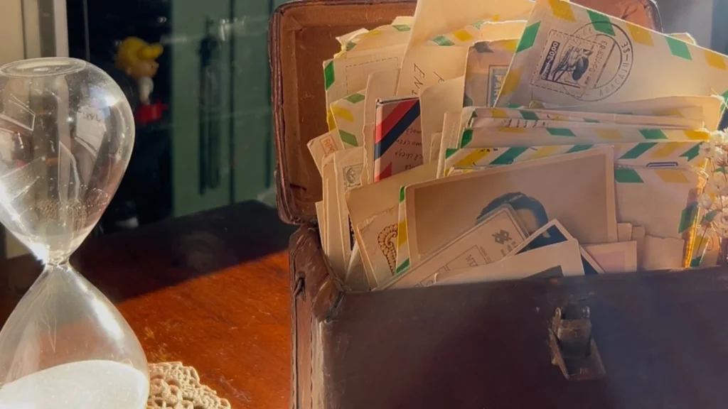 Cartas de Amor dos Anos 1980 Revelam História de Casal em Cafeteria de Salvador