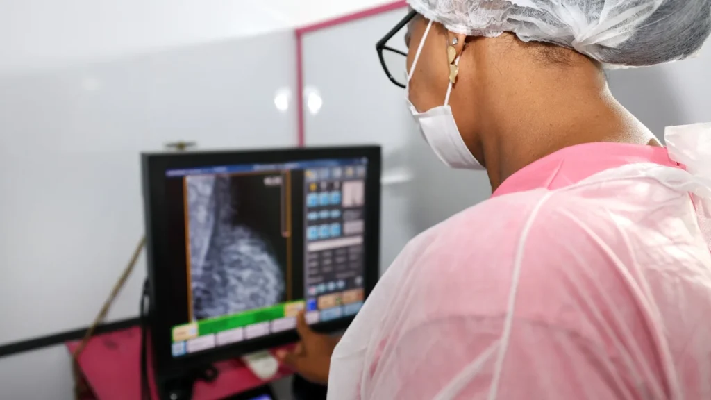 Bahia Oferece 40 Mil Vagas para Mamografia em Salvador Durante Outubro Rosa