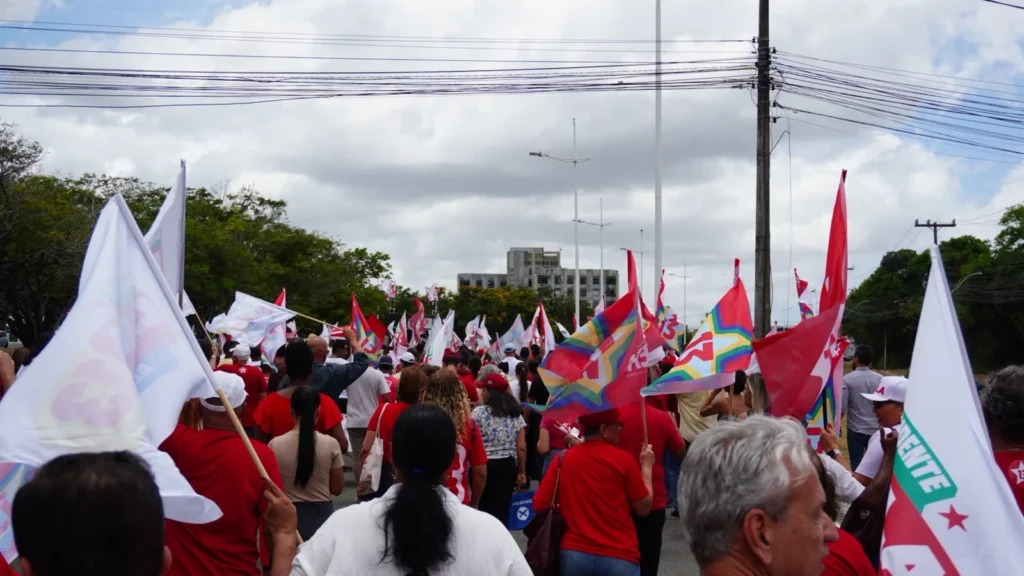 SINTAJ e FETRAB mobilizam Salvador em defesa do serviço público e da democracia
