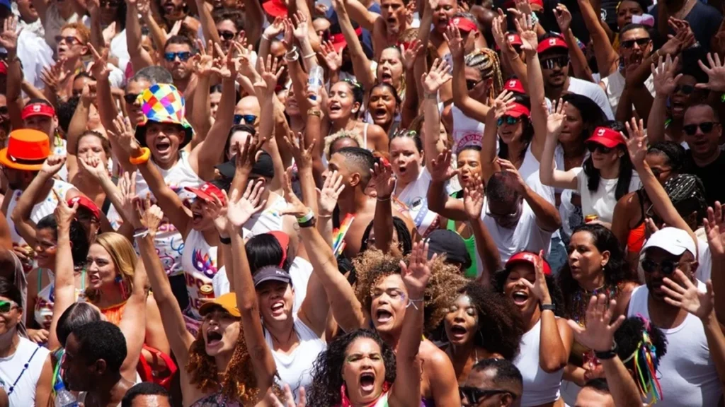Turismo de festas impulsiona R$ 2,1 bilhões em hospedagens por temporada em Salvador