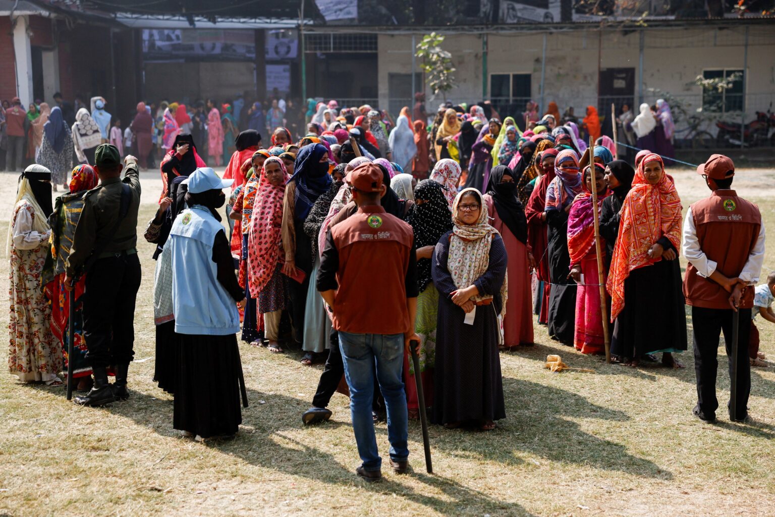 Eleições Históricas em Bangladesh: Participação Alta Após Protestos da Geração Z