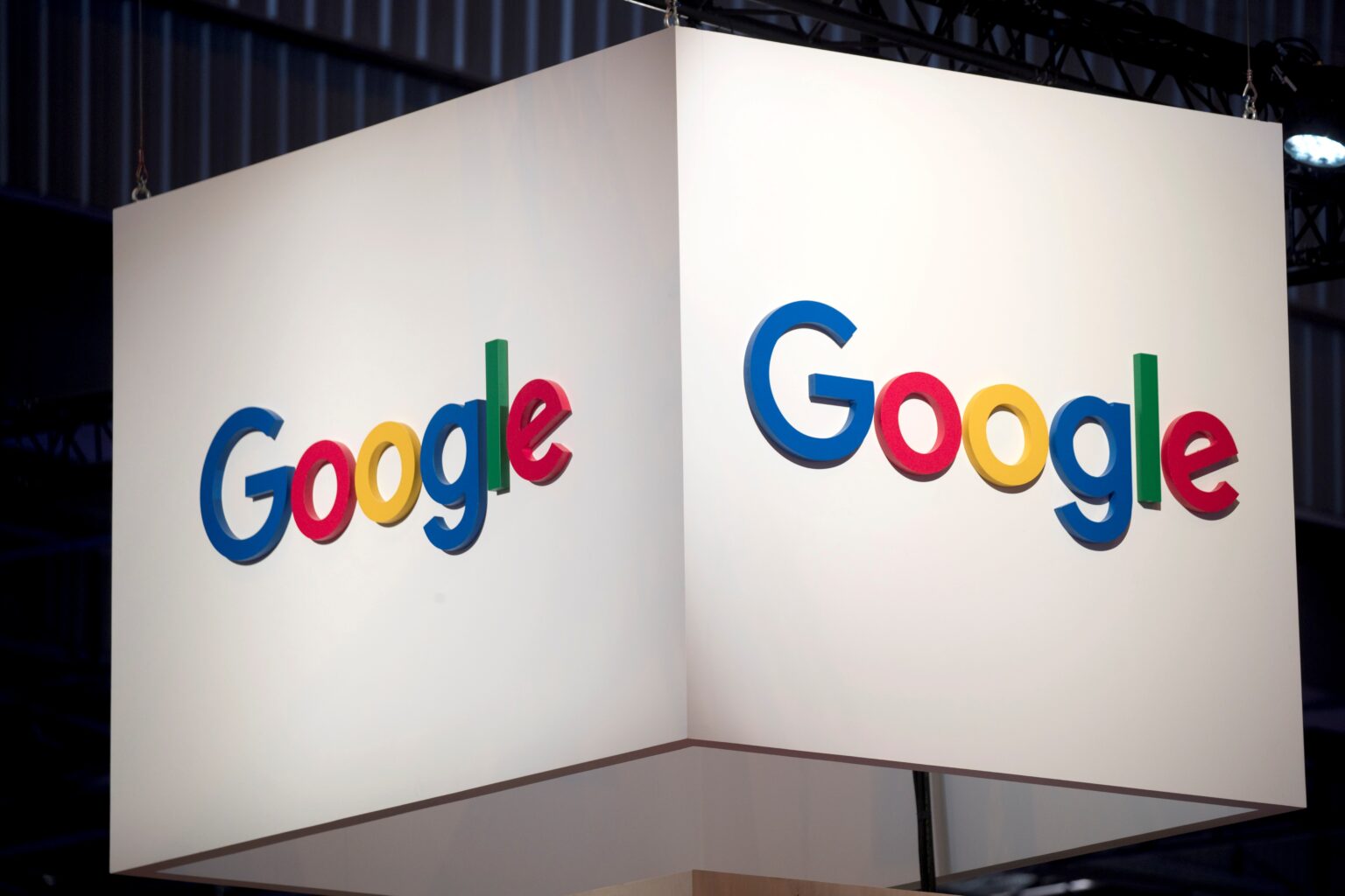 Engenheiros do Vale do Silício São Presos por Roubo de Dados do Google para o Irã