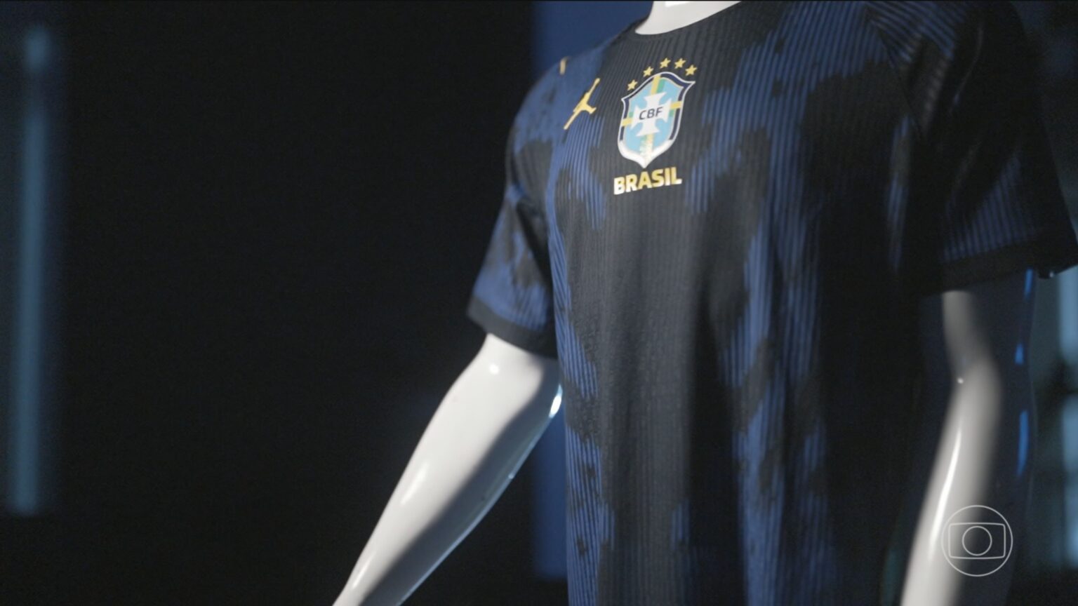 Camisa Azul da Seleção: Estampa Inspirada na Fauna Brasileira para a Copa do Mundo