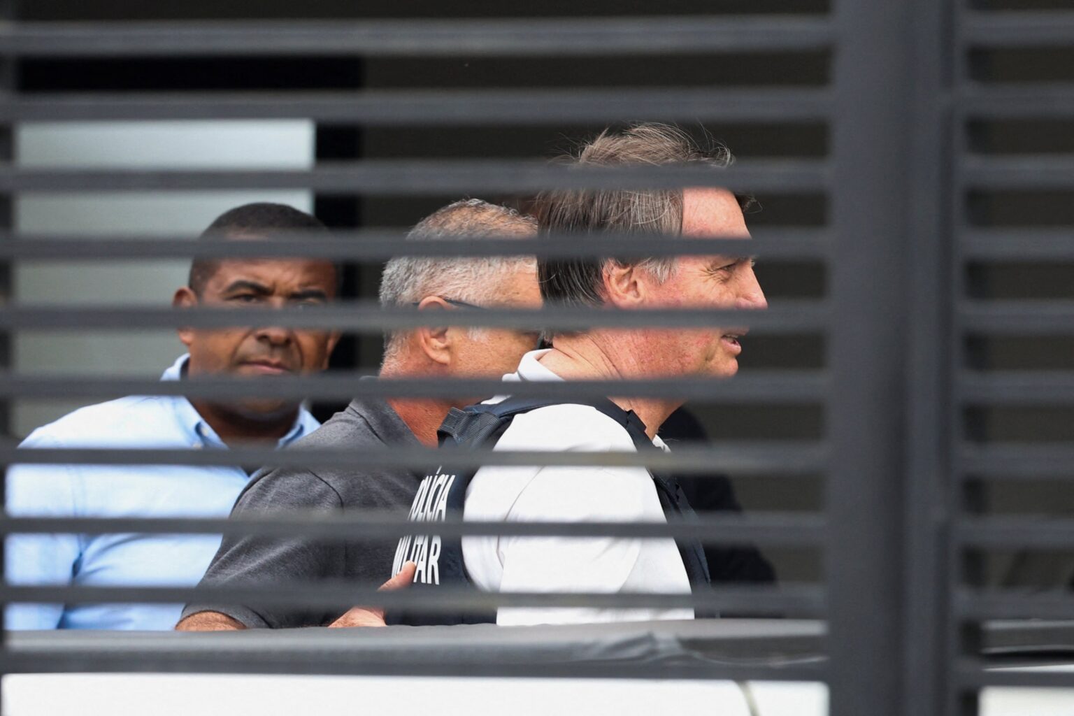 Deputada do PSOL Ação à PGR: Jair Bolsonaro Deve Retornar ao Regime Fechado Após Declarações de Edua