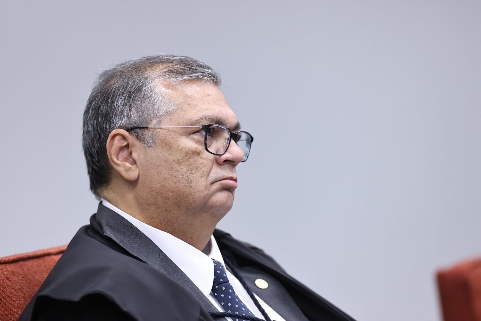 Flávio Dino Revoga Aposentadoria Compulsória e Estabelece Perda de Cargo para Magistrados