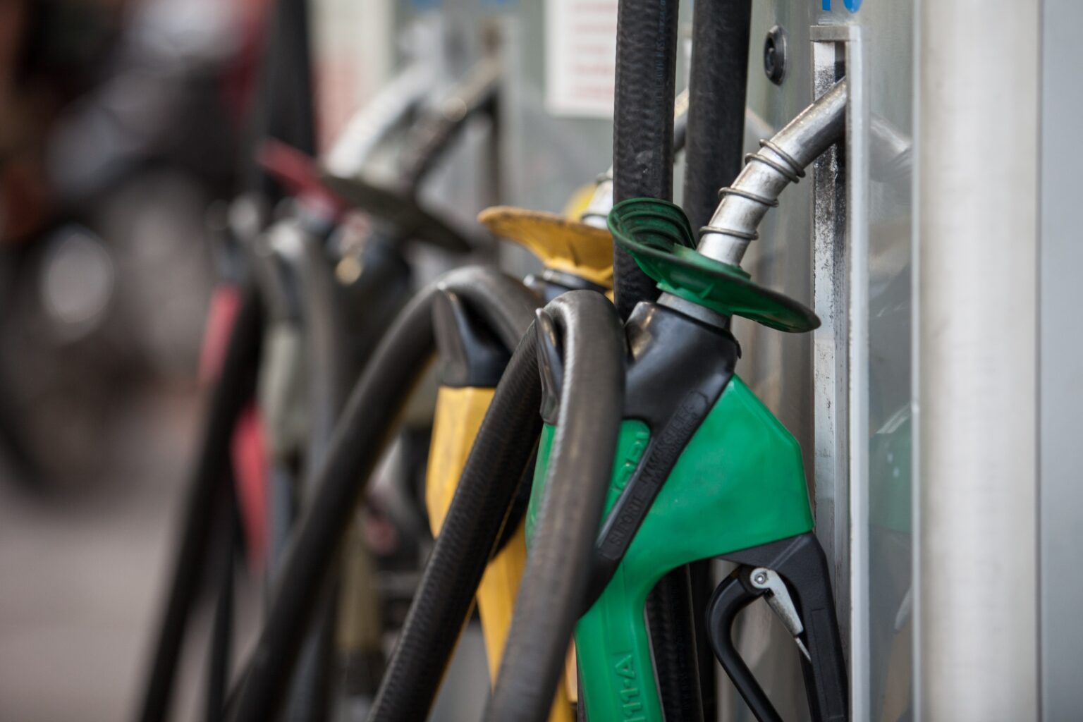 Governo avalia pedir indenização contra distribuidoras para conter alta do diesel Governo avalia pedir indenização contra distribuidoras para conter alta do diesel