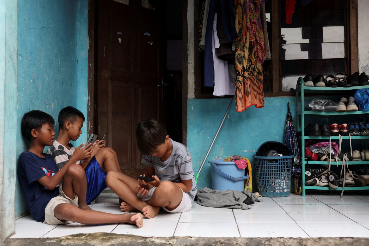 Indonésia Impõe Restrições a Menores nas Redes Sociais e Afeta Quase 70 Milhões