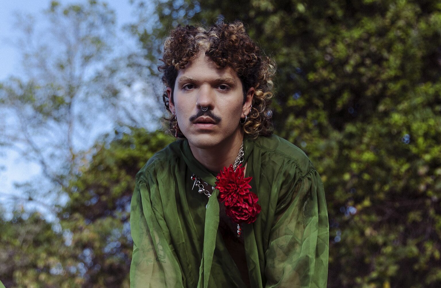 Jáder Expande Seu Horizonte Musical no Álbum 'Deixa o Mundo Acabar'