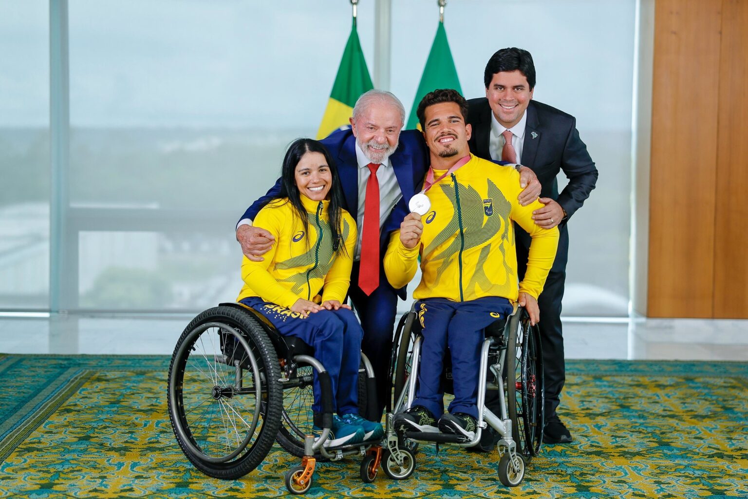 Lula Recebe Cristian Ribera: Medalha Inédita para o Brasil nos Jogos Paralímpicos de Inverno Lula Recebe Cristian Ribera: Medalha Inédita para o Brasil nos Jogos Paralímpicos de Inverno