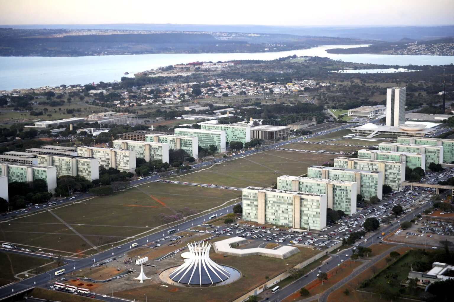 Lula Sanciona Lei que Revitaliza Carreiras Públicas e Cria 13 Mil Vagas para Professores