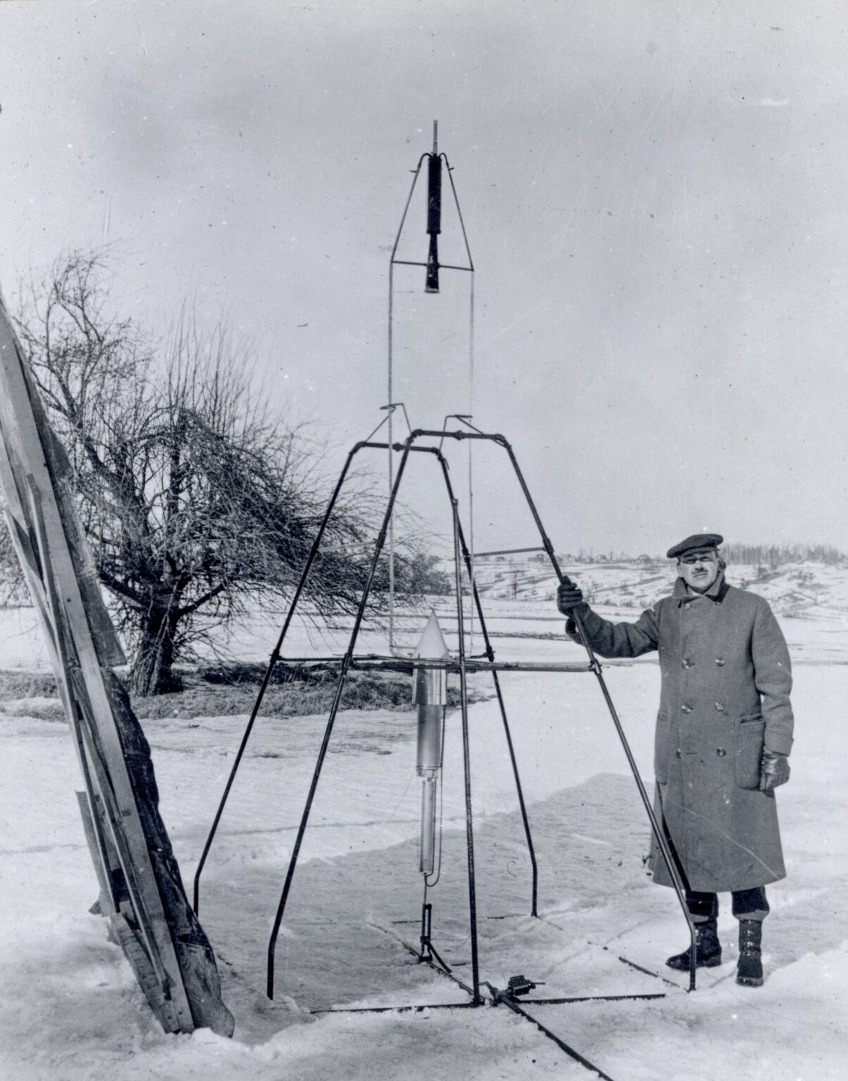 Pioneirismo Espacial: O Primeiro Foguete da História Decolou Há 100 Anos em uma Plantação de Repolho