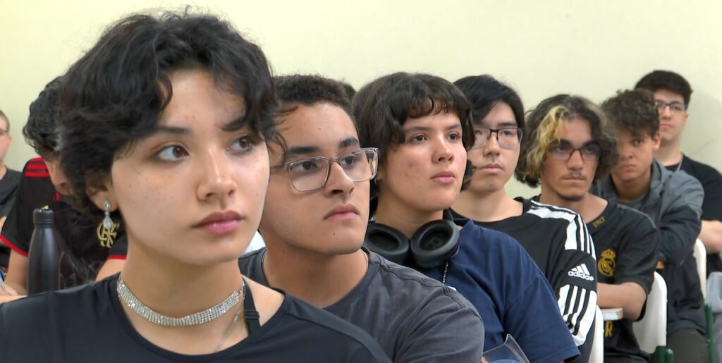 Queda de 21% no Número de Meninas em Cursos de Tecnologia nas Etecs