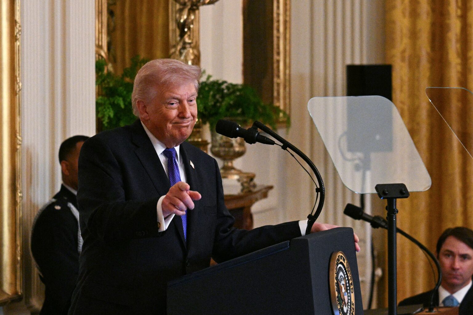 Trump diz que é 'tarde demais' para negociações com o Irã em meio a conflitos
