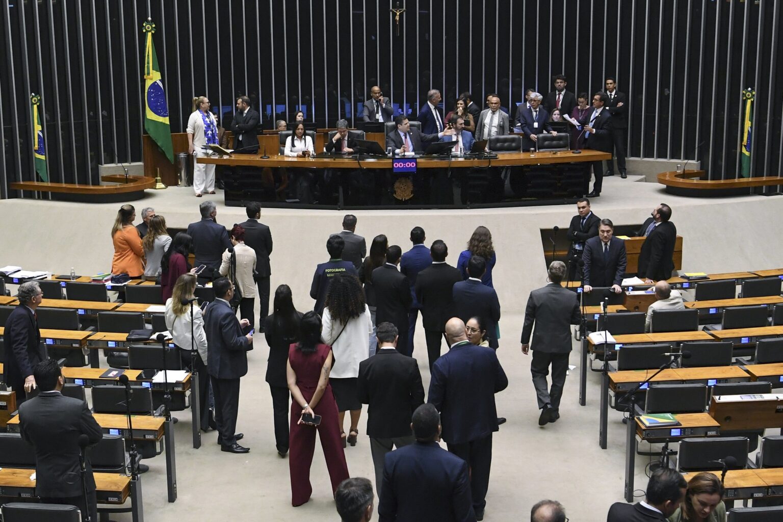 Acordo no Congresso: Análise do Veto da Dosimetria em Foco e CPMI do Banco Master em Suspenso
